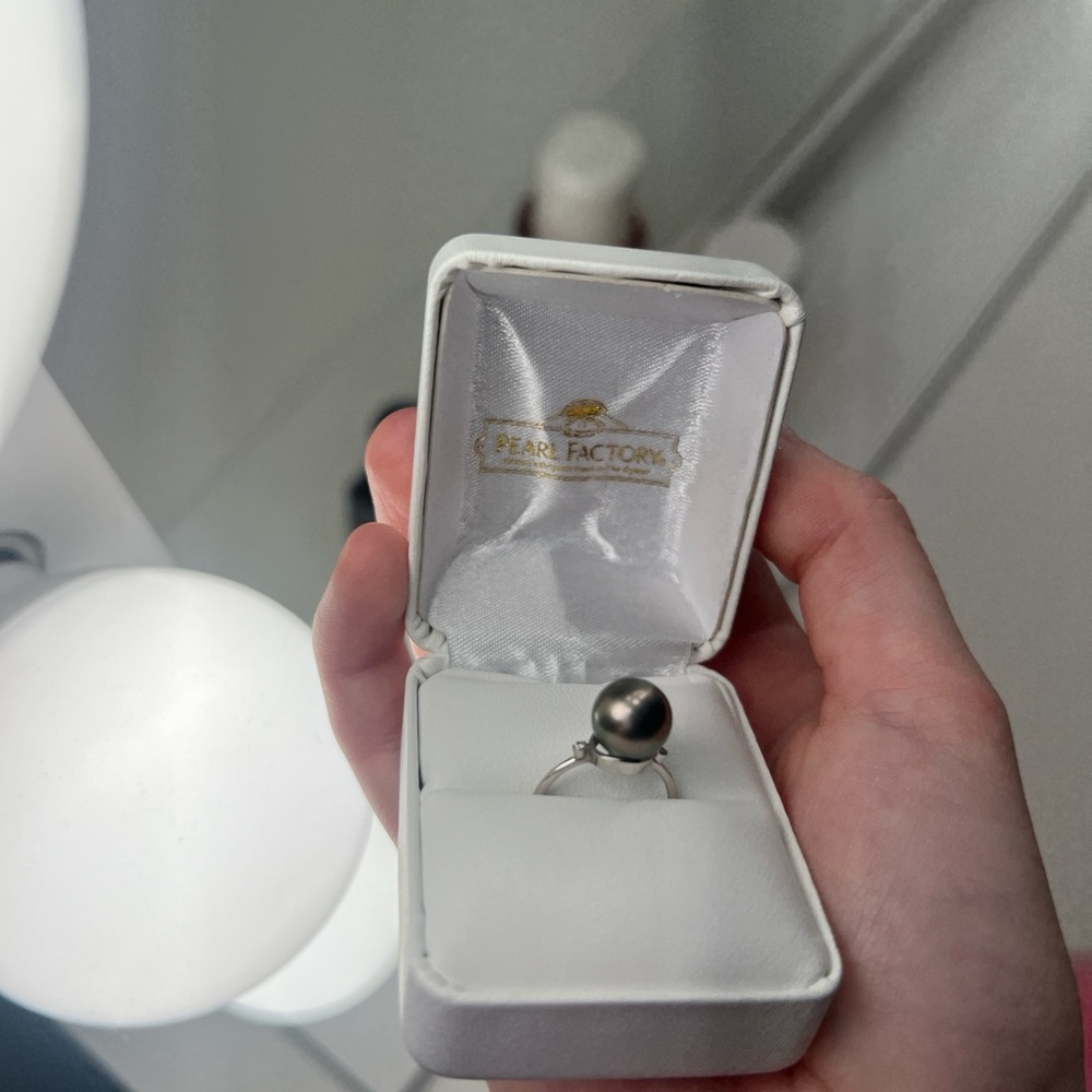 Pearl Factory Silver Ring with Black Pearl
